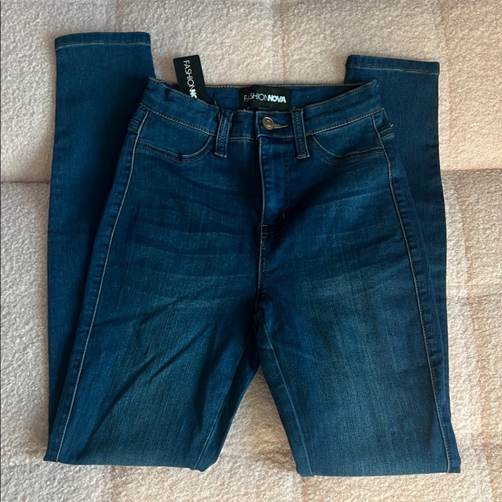 NWT - Fashion Nova - Super Stretch Skinny Jeans - Size 0